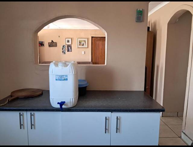 2 BEDROOM HOUSE FOR SALE IN DIAZVILLE